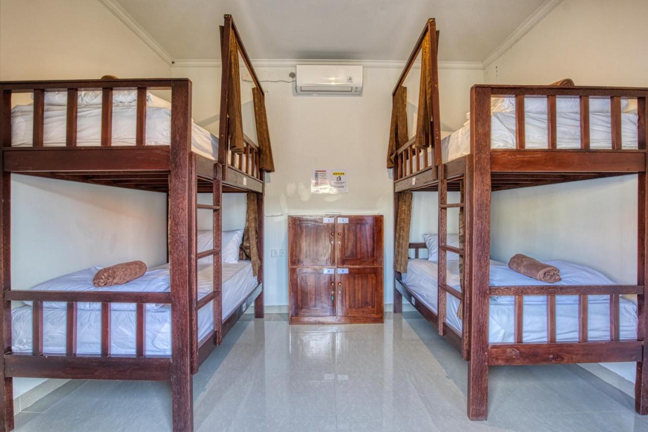 L Degus Hostel Toyapakeh Exterior photo